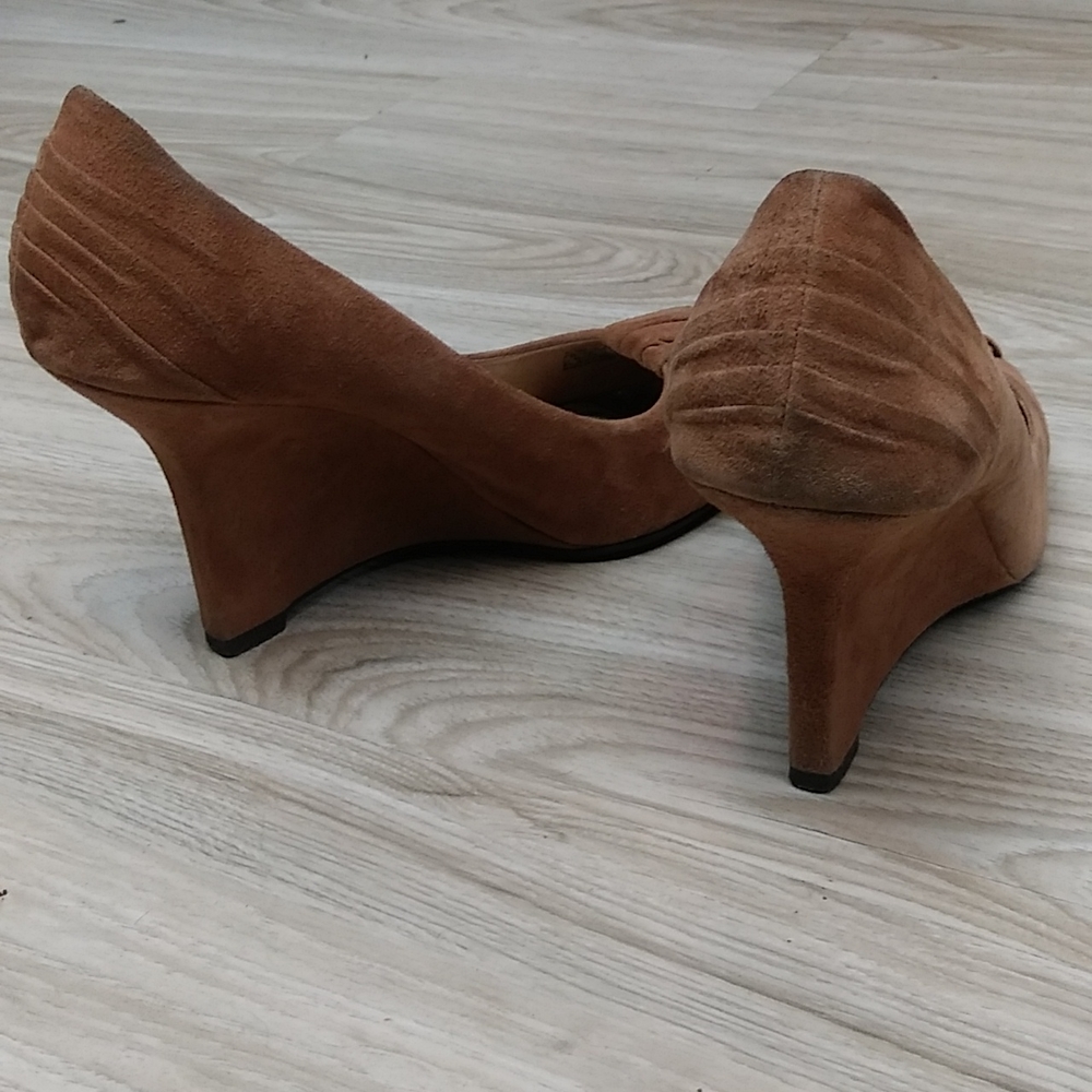 BCBG Heels - Picture 2 of 7